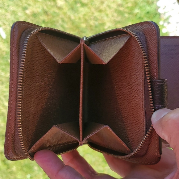 💥💥SOLD💥💥Louis Vuitton wallet - Picture 8 of 9